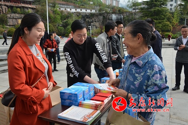 嵐皋縣司法局大力開展“掃黑除惡”宣傳 營造全民參與濃厚氛圍11.jpg