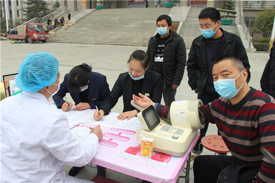 人民警察一心為民，捋袖捐血鐵血柔情——安康市公安局積極開展冬季獻(xiàn)血活動