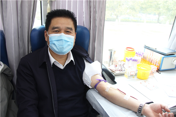 人民警察一心為民，捋袖捐血鐵血柔情——安康市公安局積極開展冬季獻(xiàn)血活動