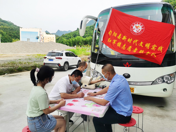旬陽縣紅軍鎮(zhèn)開展“學(xué)黨史、辦實事”愛心獻血 活動