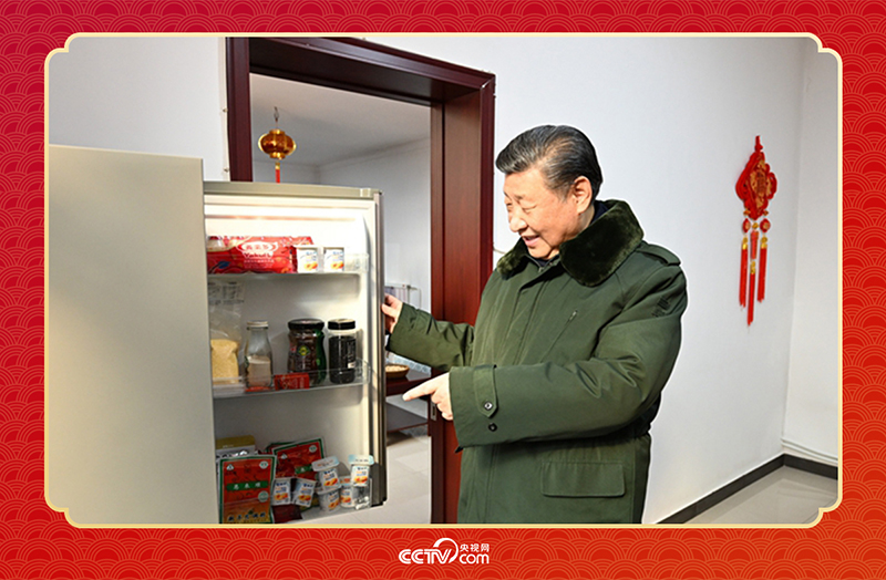 2024年春節(jié)前夕，習(xí)近平總書記在天津第六埠村考察時(shí)，走進(jìn)村民杜洪剛家看望。